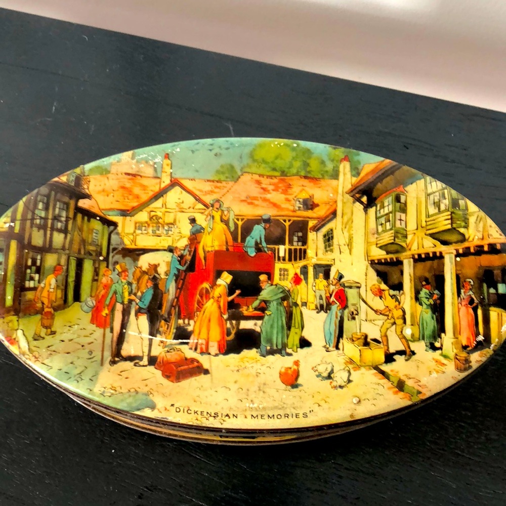 Dickensian Memories Tin